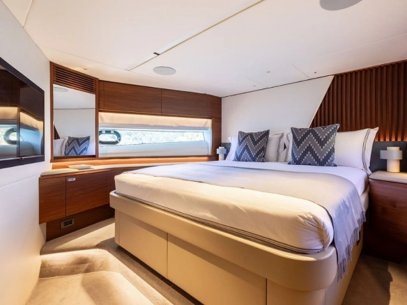 Charter yacht Princess Y72 Prince of Peace guest cabin