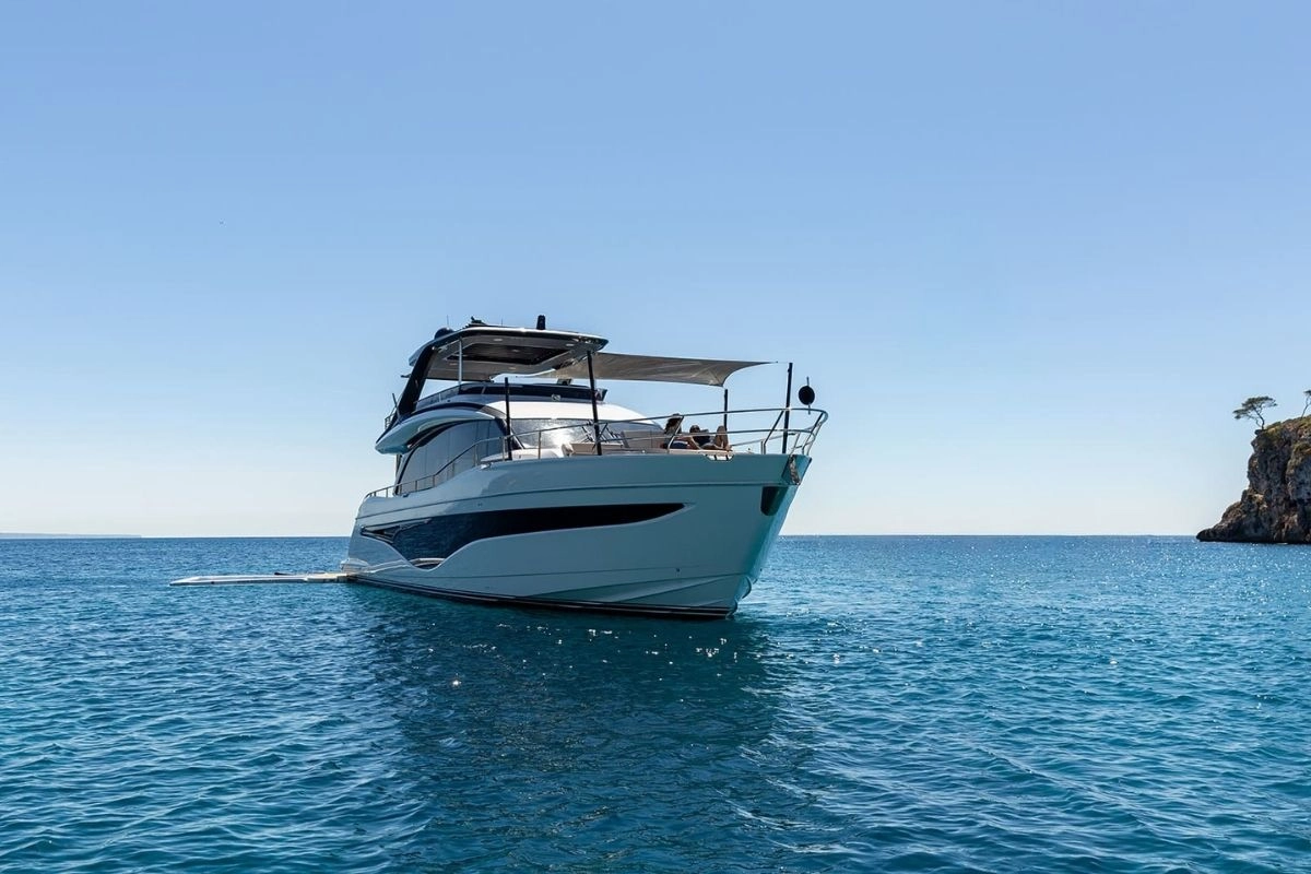 Charter yacht Princess Y72 Prince of Peace in Mallorca