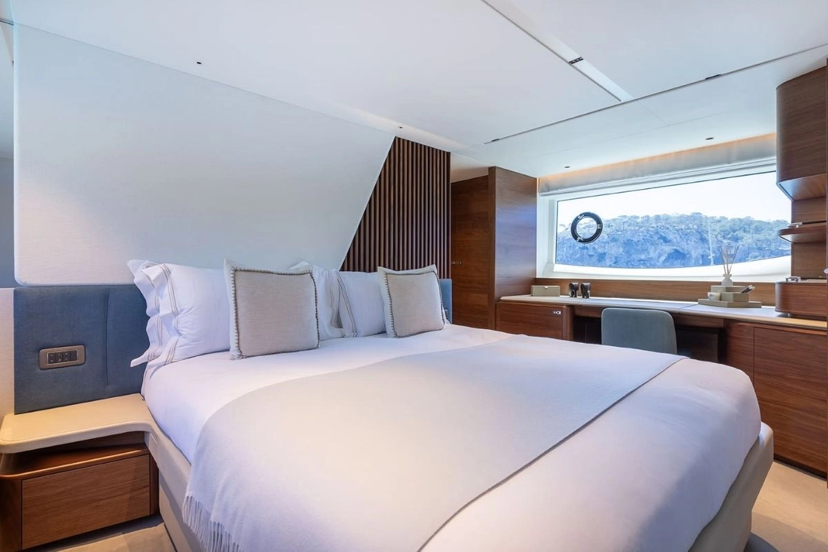 Charter yacht Princess Y72 Prince of Peace guest cabin