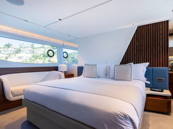 Charter yacht Princess Y72 Prince of Peace guest cabin