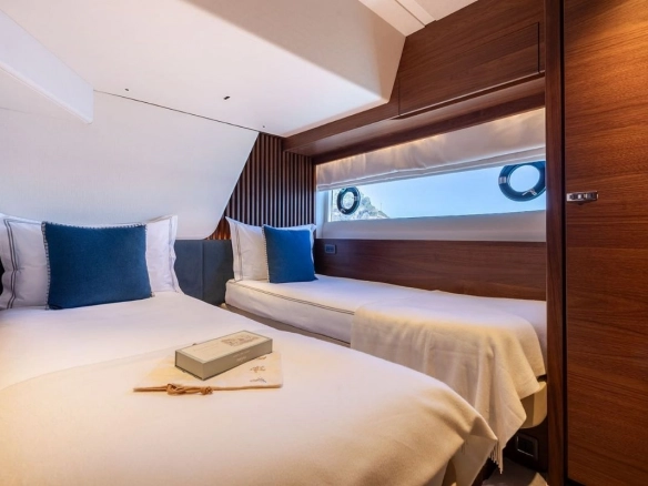 Charter yacht Princess Y72 Prince of Peace guest cabin