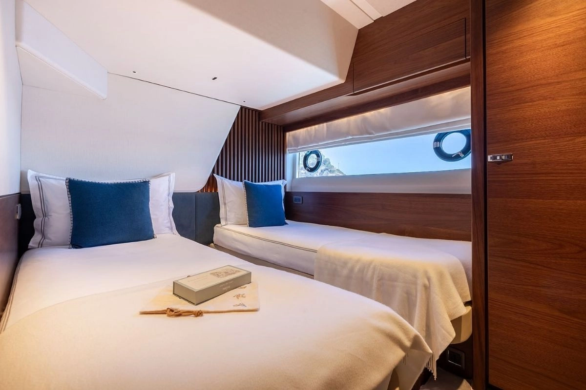 Charter yacht Princess Y72 Prince of Peace guest cabin