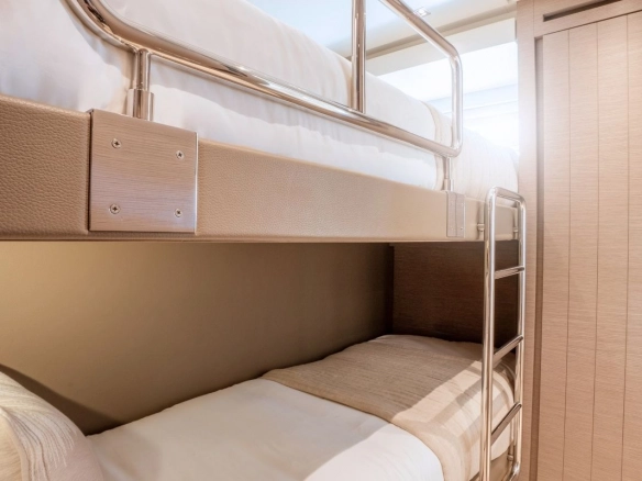 Sanlorenzo SX78 Aura I guest cabin