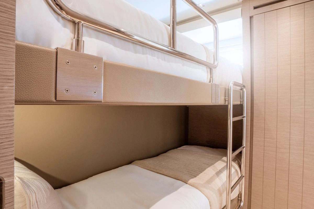 Sanlorenzo SX78 Aura I guest cabin