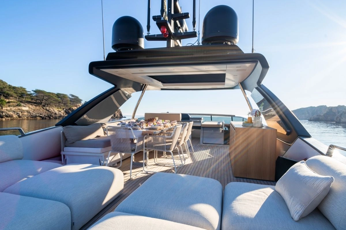 Sanlorenzo SX78 Aura I flybridge
