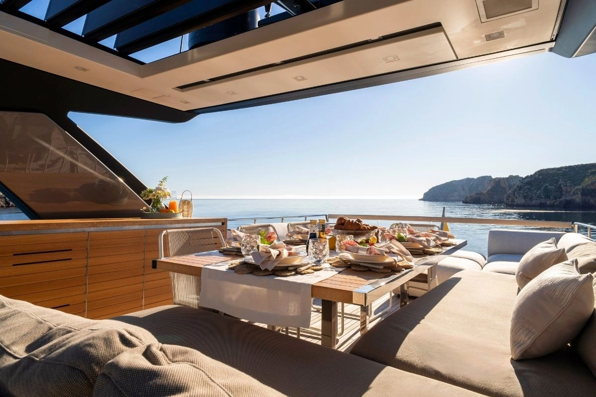 Sanlorenzo SX78 Aura I flybridge