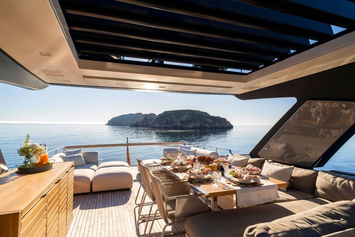 Sanlorenzo SX78 Aura I flybridge