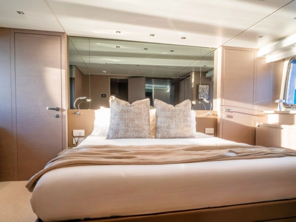 Sanlorenzo SX78 Aura I guest cabin