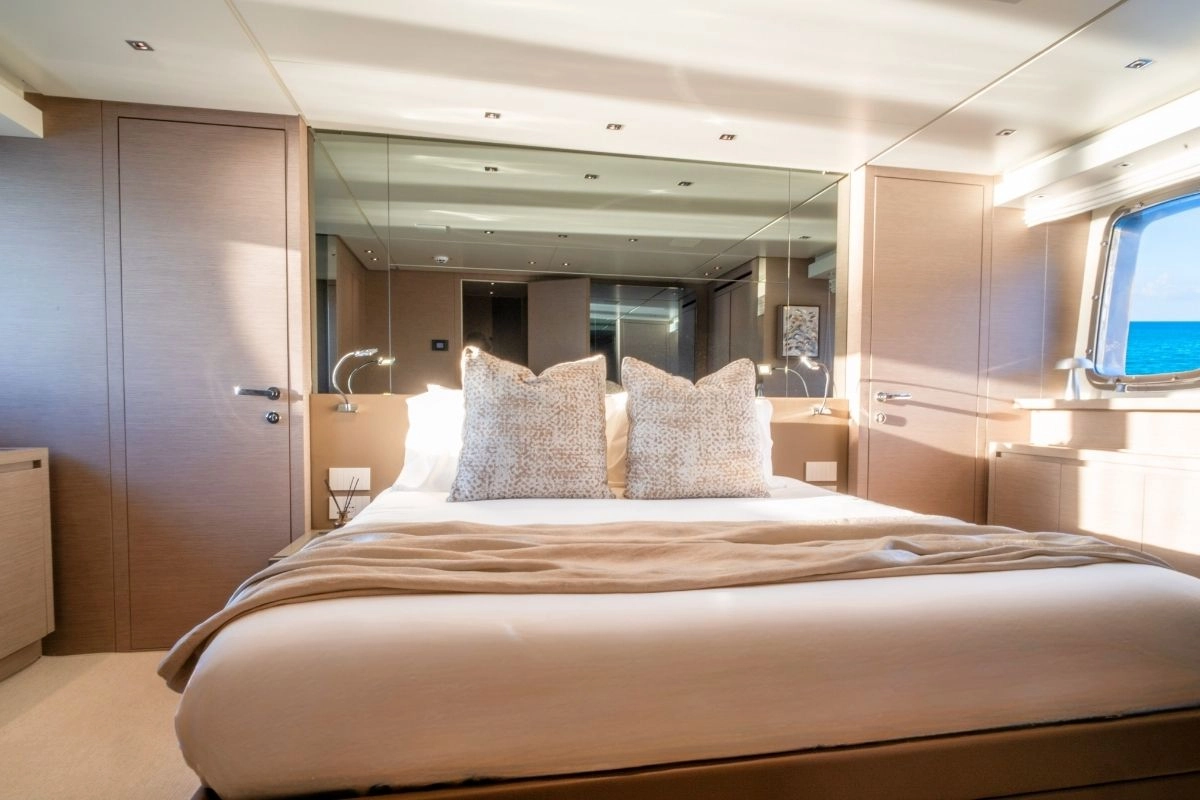 Sanlorenzo SX78 Aura I guest cabin