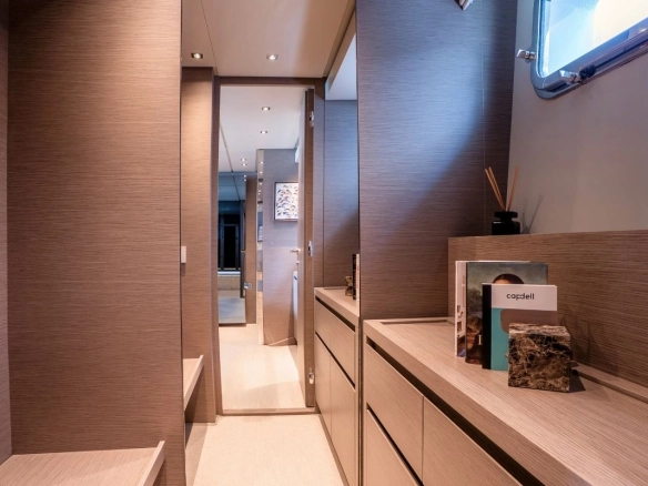 Sanlorenzo SX78 Aura I guest cabin closet