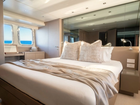 Sanlorenzo SX78 Aura I guest cabin