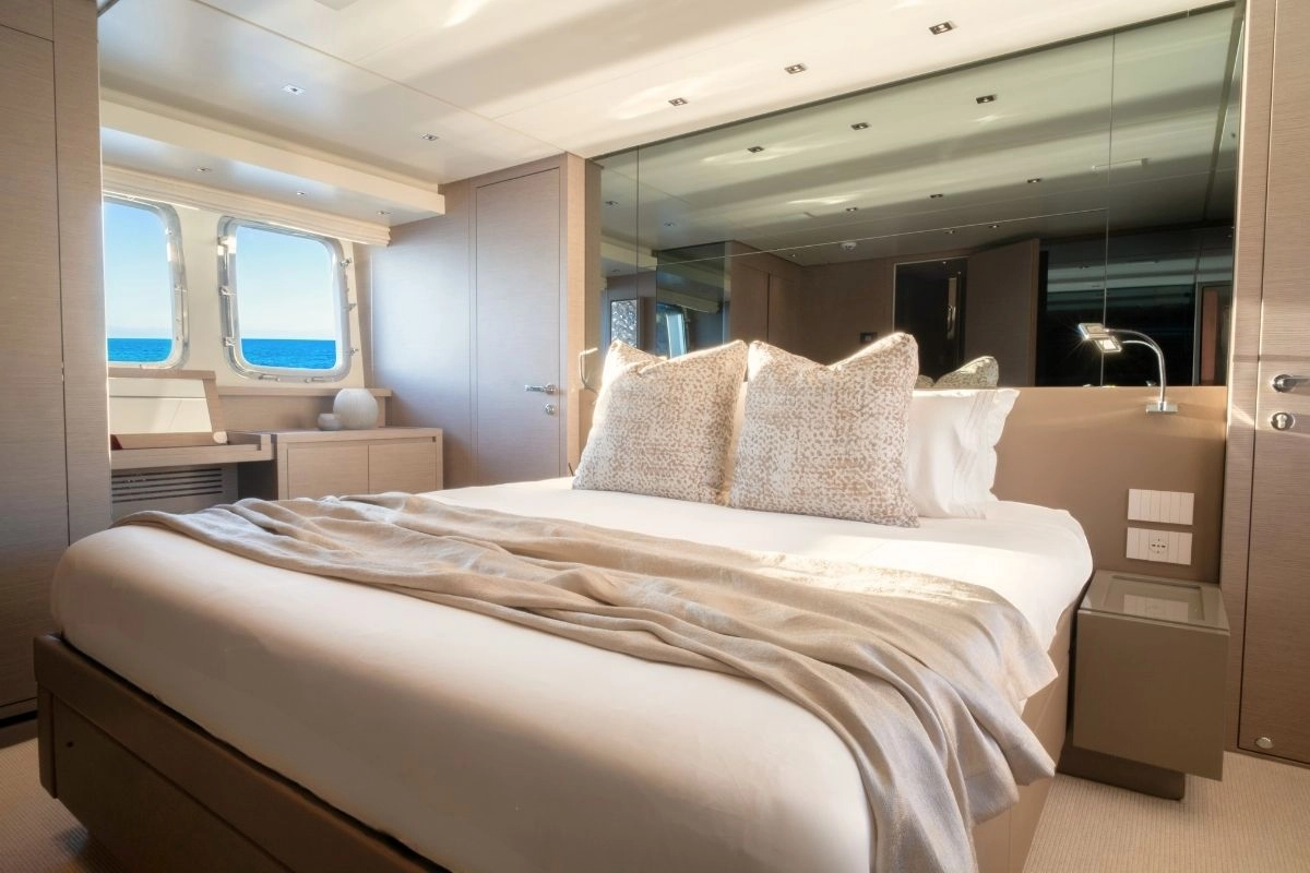 Sanlorenzo SX78 Aura I guest cabin