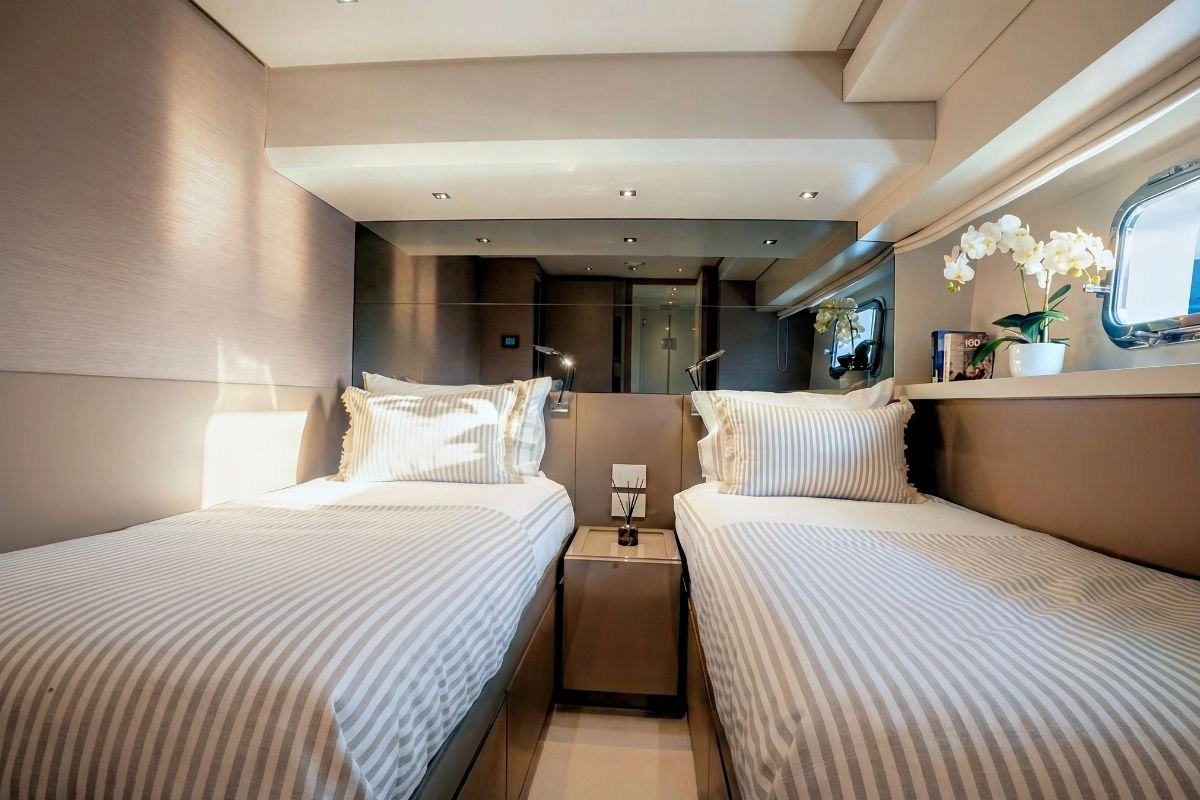 Sanlorenzo SX78 Aura I guest cabin