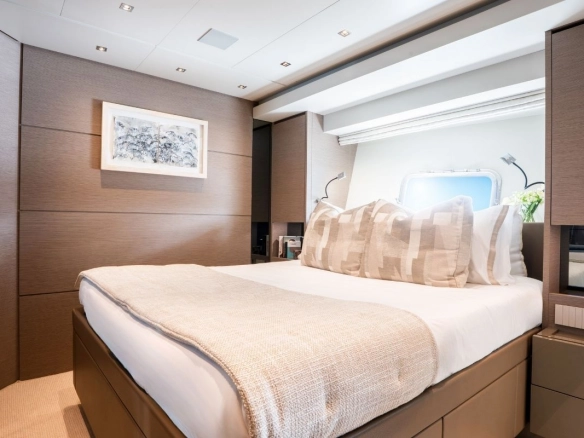 Sanlorenzo SX78 Aura I guest cabin