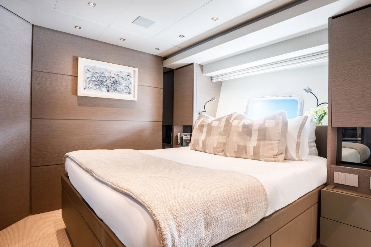 Sanlorenzo SX78 Aura I guest cabin