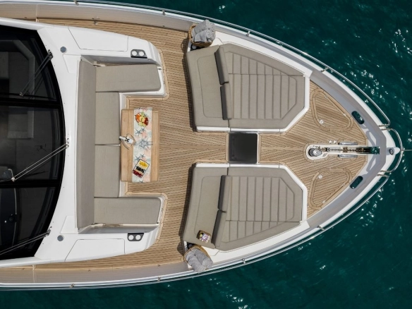 Sunseeker 76 Saahsa bow
