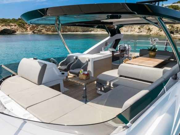 Sunseeker 76 Saahsa flybridge