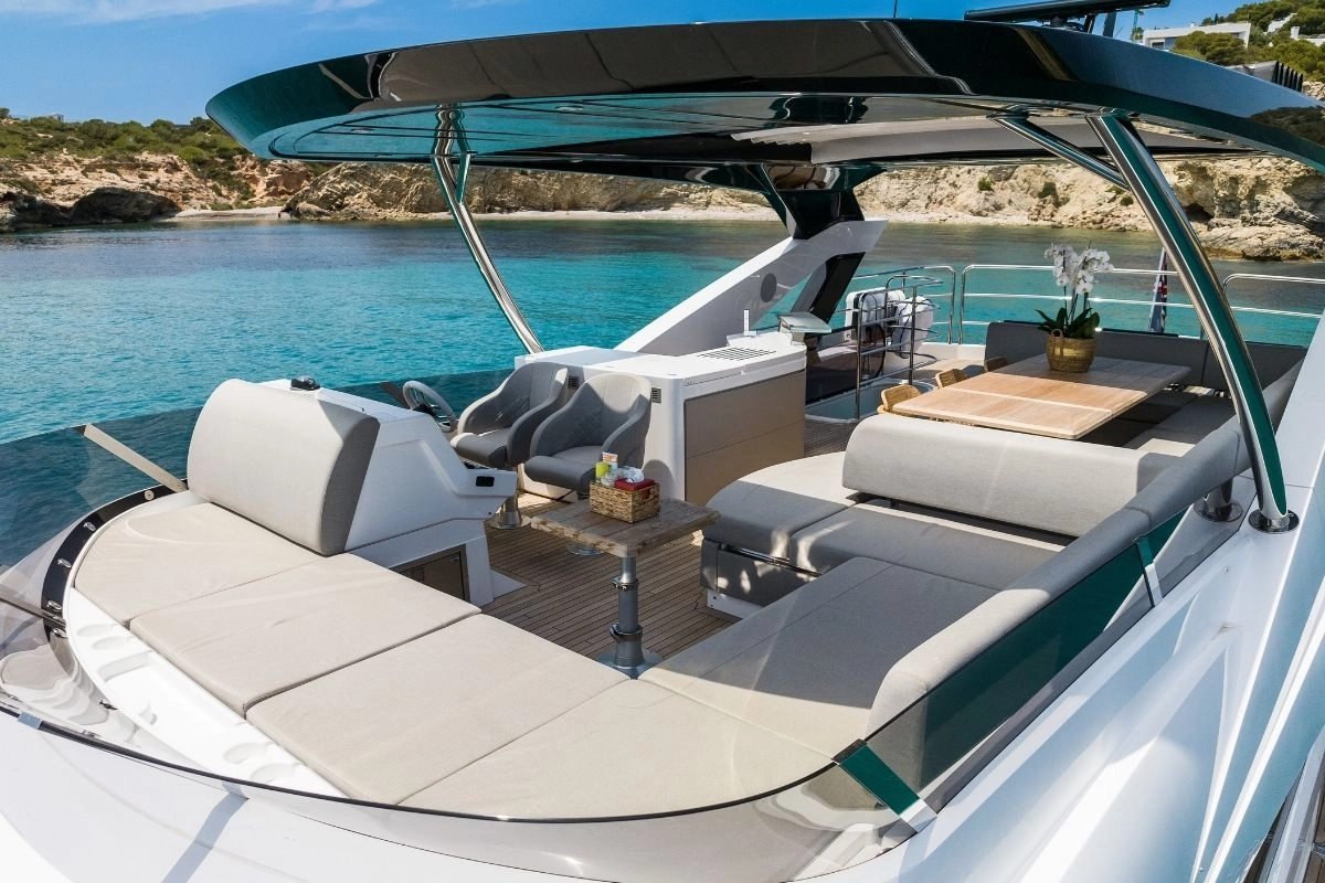 Sunseeker 76 Saahsa flybridge