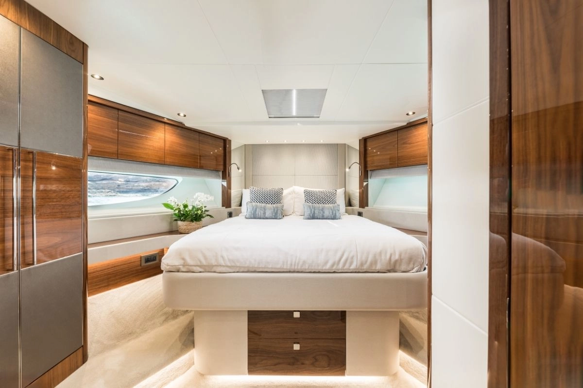 Sunseeker 76 Saahsa guest cabin