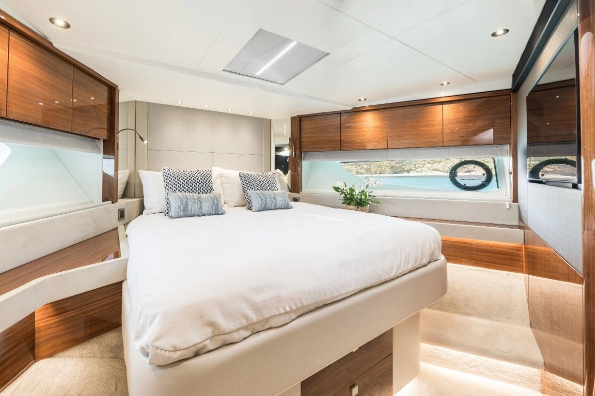 Sunseeker 76 Saahsa guest cabin