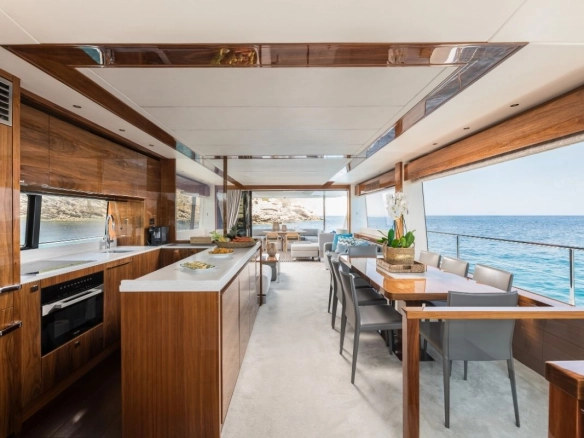 Sunseeker 76 Saahsa salon