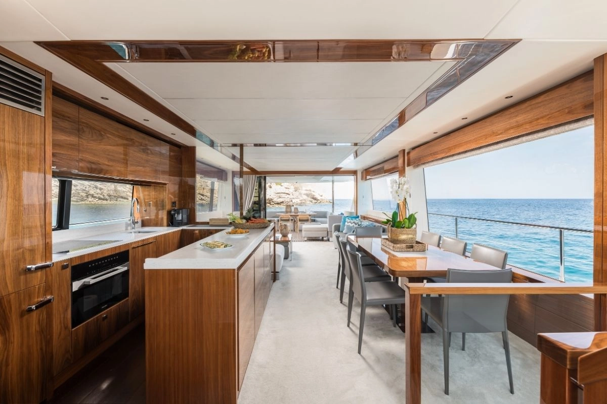 Sunseeker 76 Saahsa salon