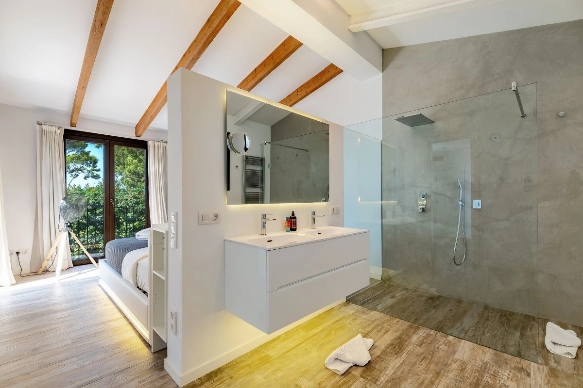 Villa Cala Portals guest bathroom