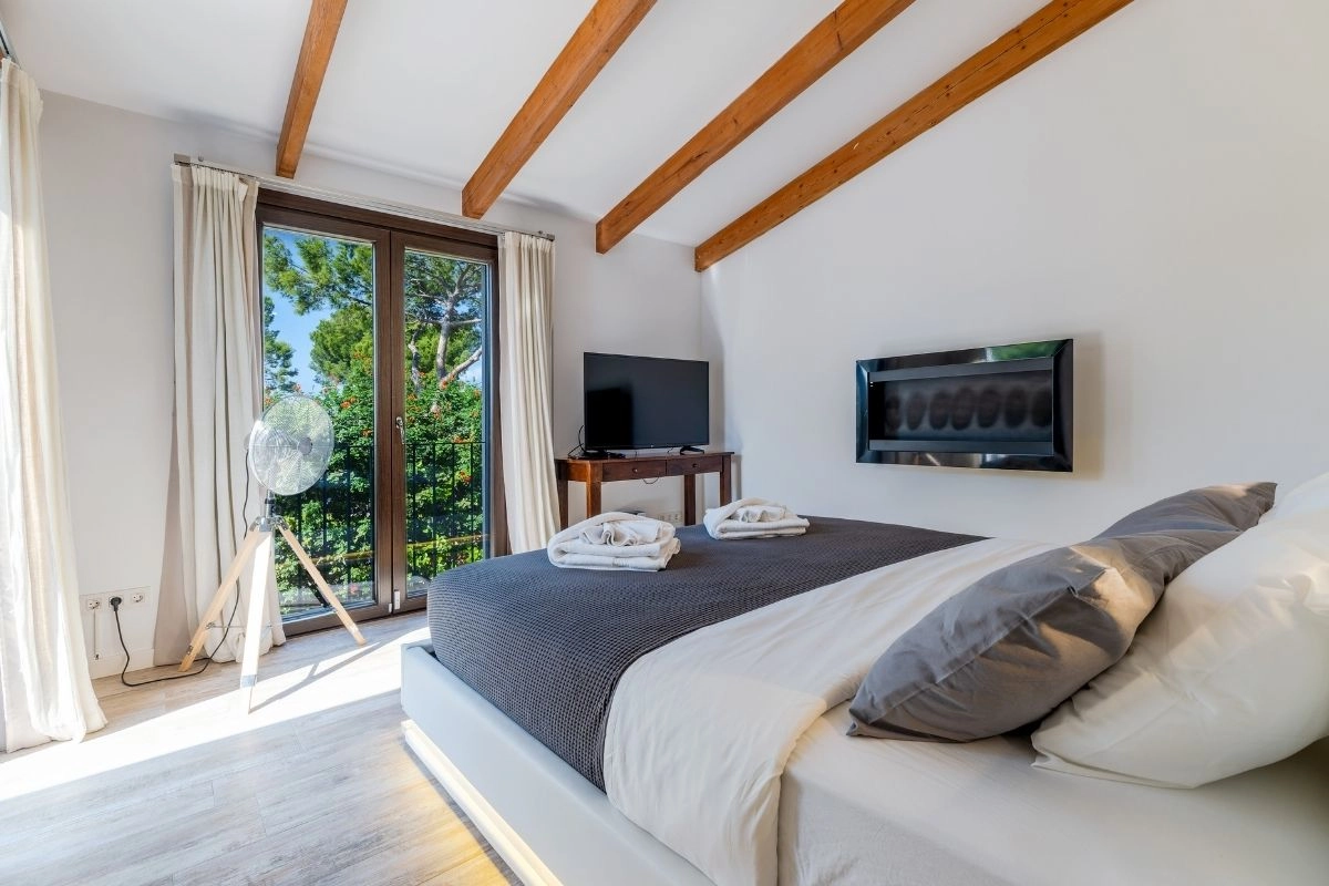Villa Cala Portals guest bedroom