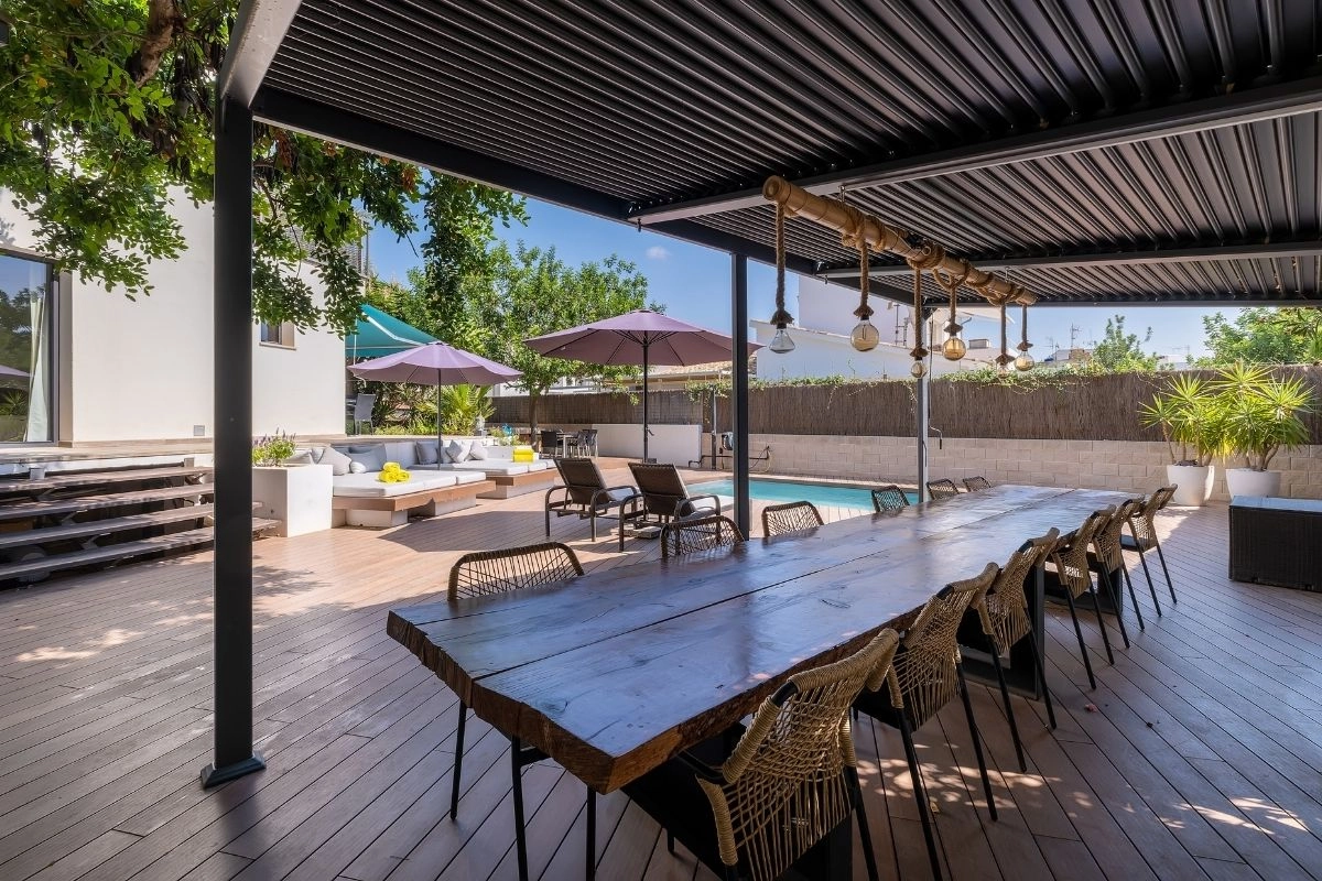 Villa Cala Portals exterior dining area