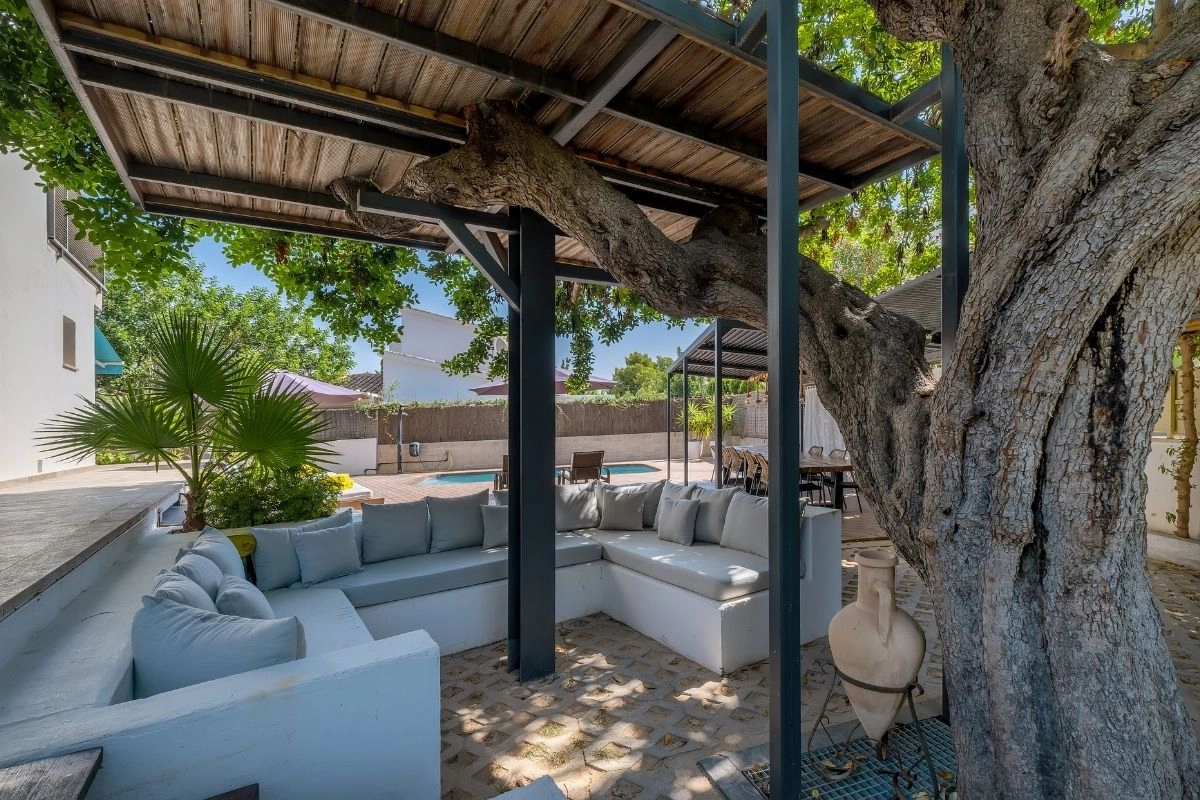 Villa Cala Portals exterior lounge
