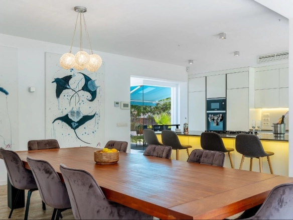 Villa Cala Portals dining room