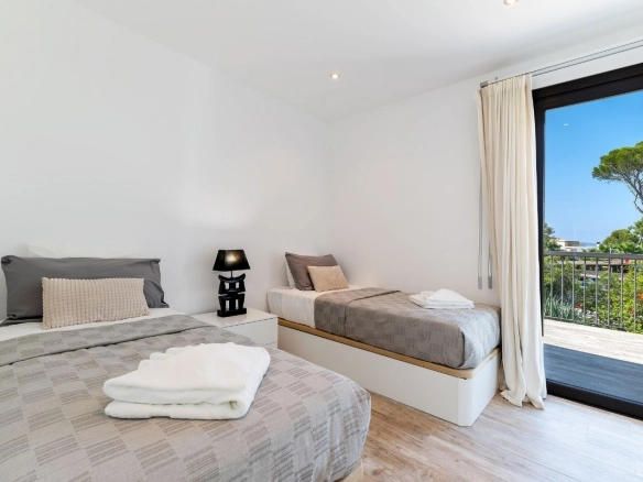 Villa Cala Portals guest bedroom