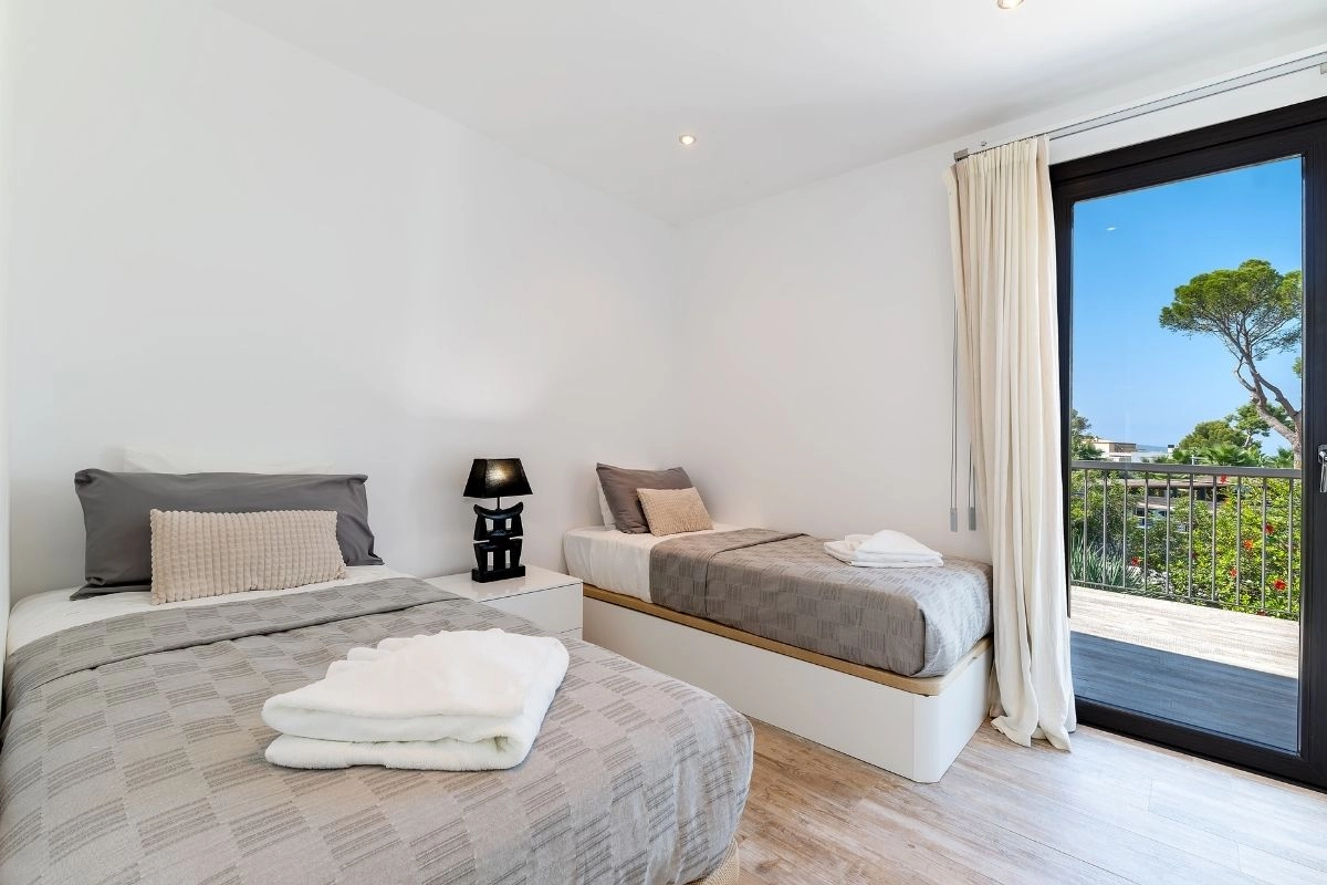 Villa Cala Portals guest bedroom