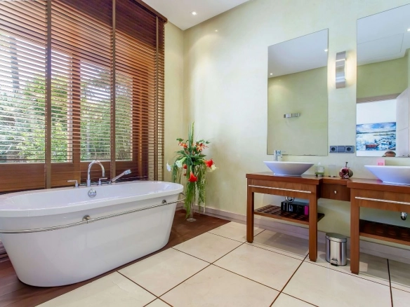 Villa Coral bathroom