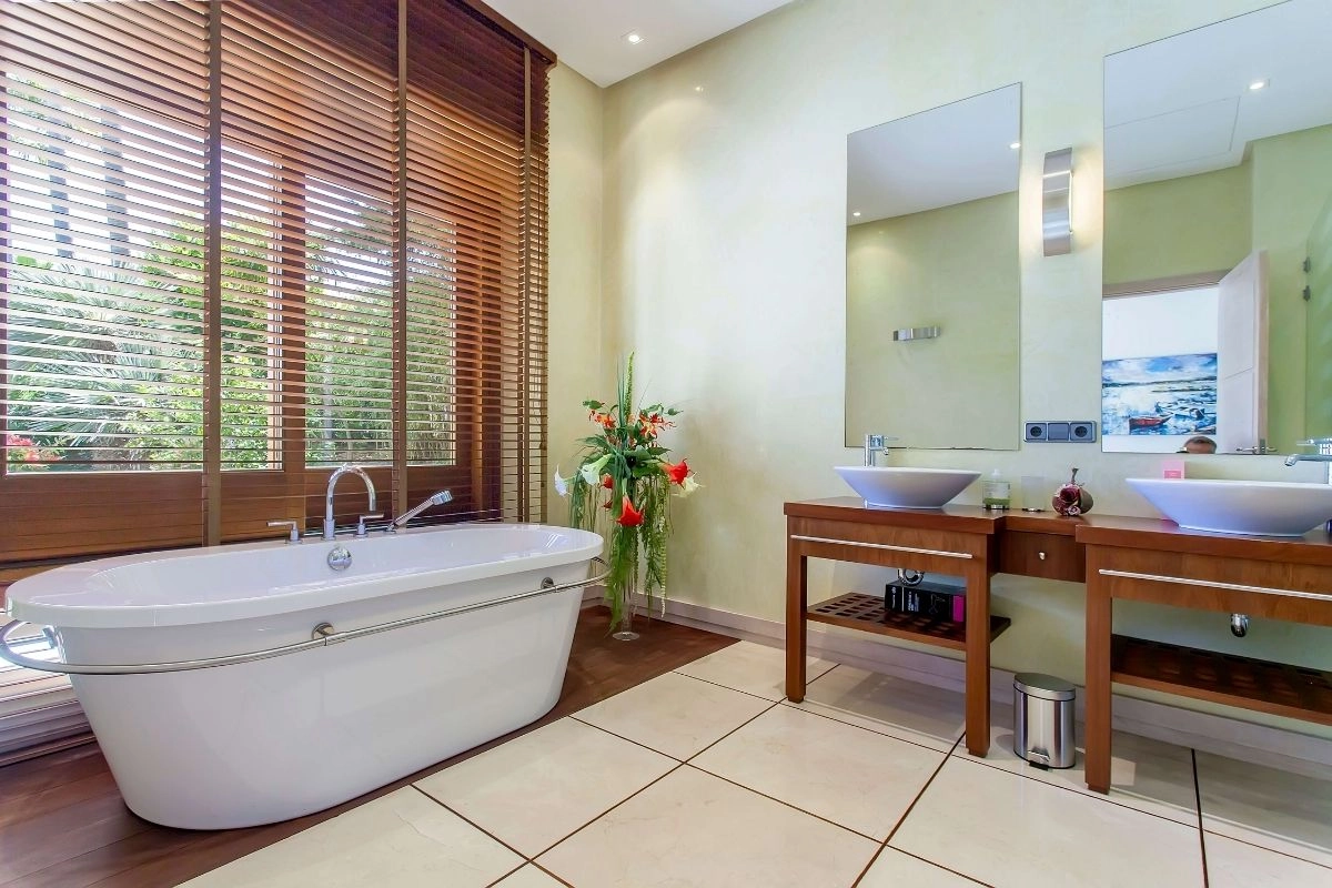 Villa Coral bathroom