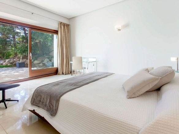 Villa Coral guest bedroom