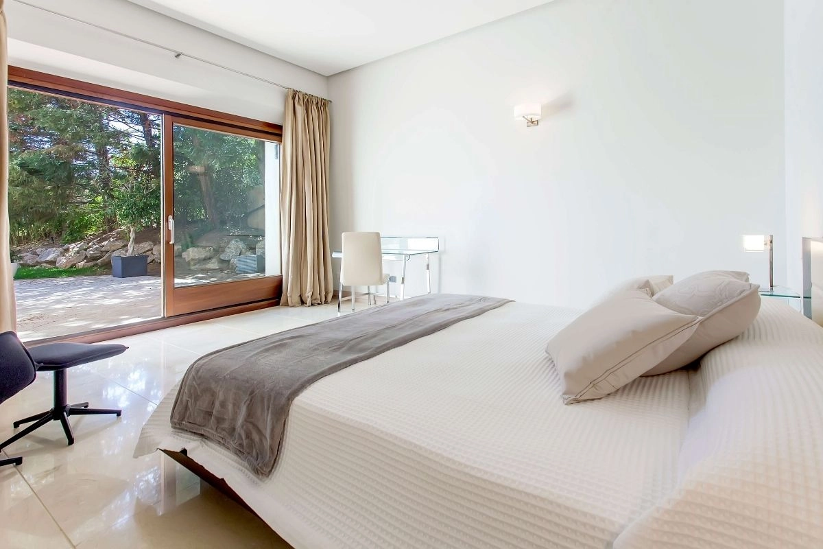 Villa Coral guest bedroom