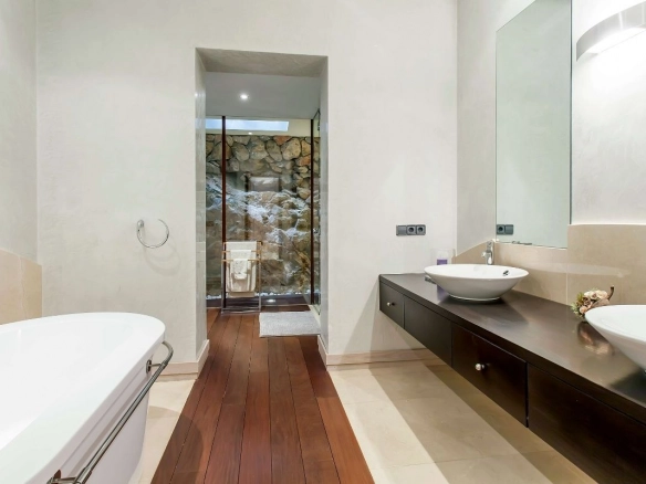 Villa Coral bathroom