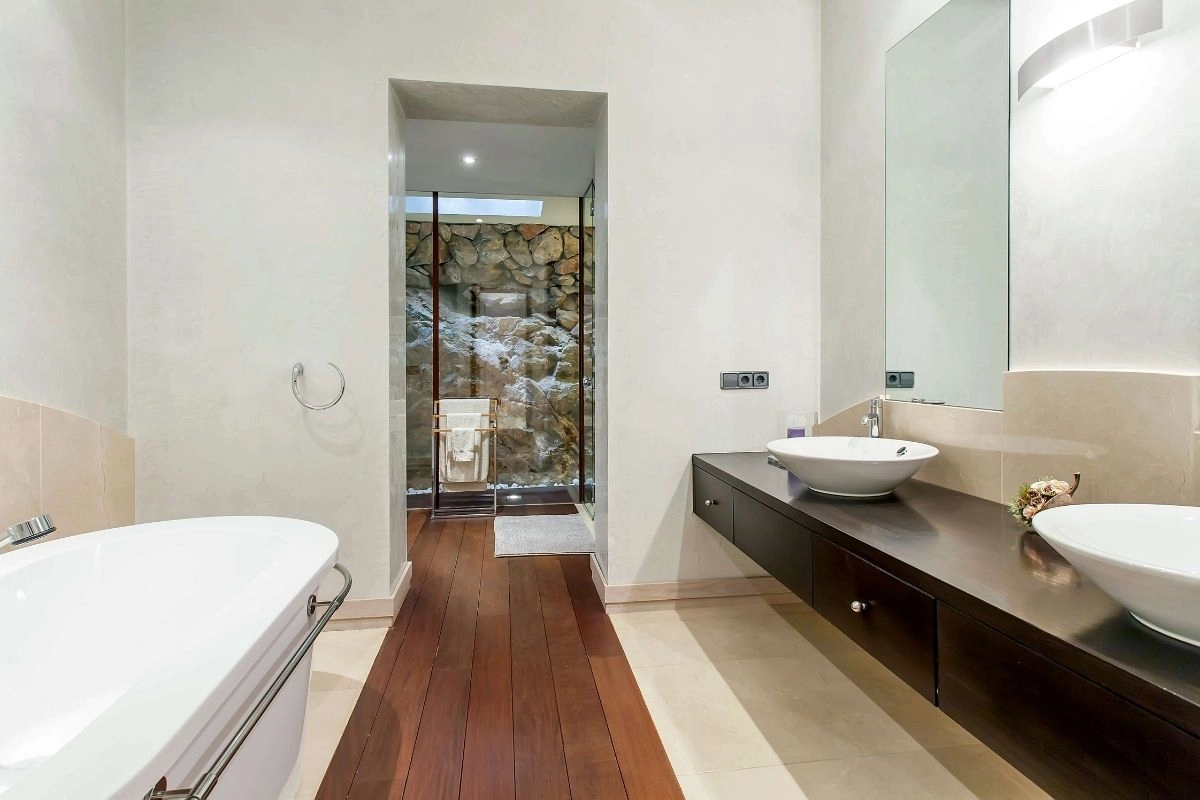 Villa Coral bathroom