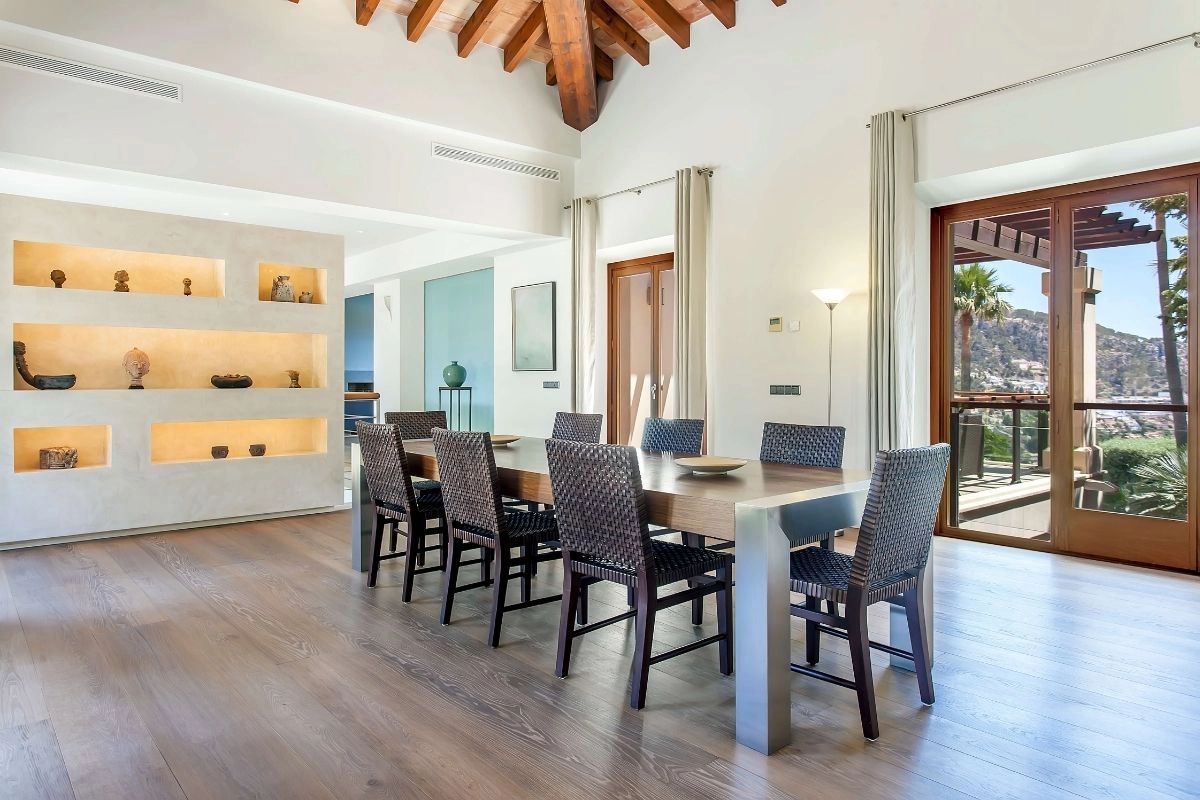 Villa Coral interior dining area