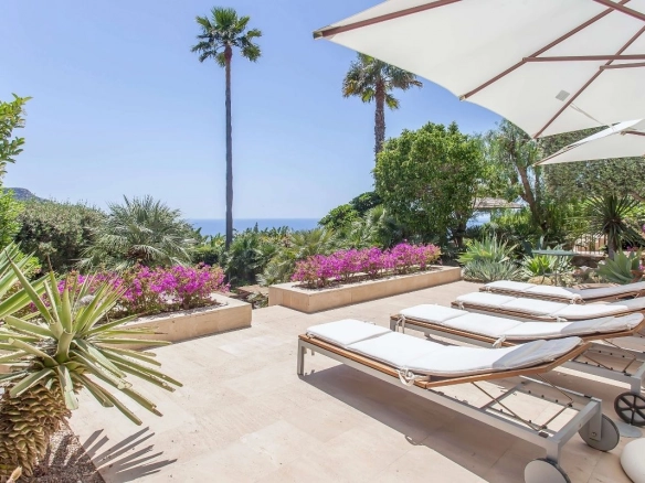 Villa Coral sun loungers