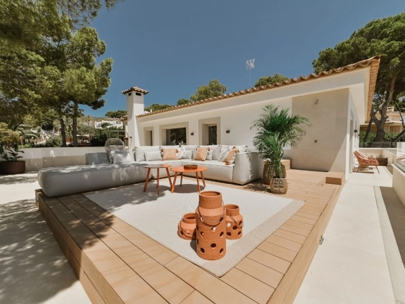 Villa Serenity outdoor lounge