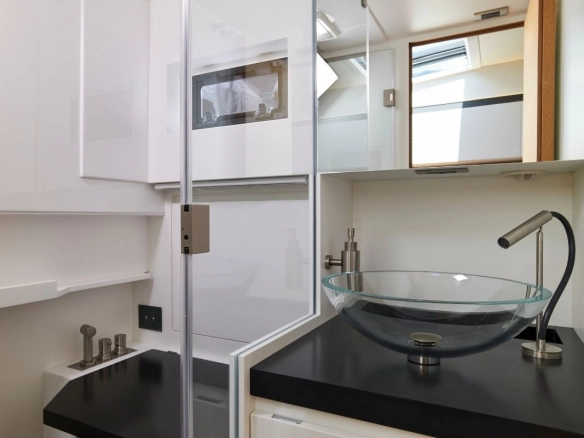 Wally 48 Jemima bathroom