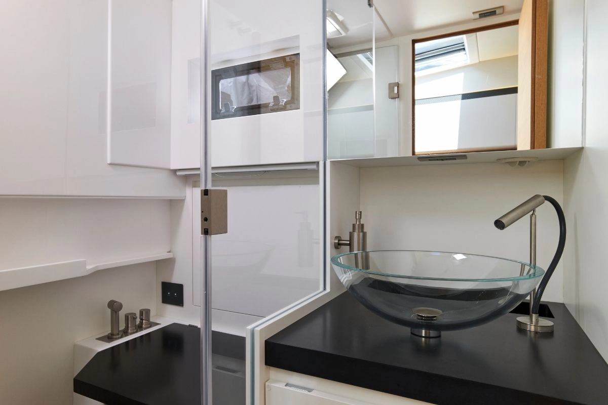 Wally 48 Jemima bathroom