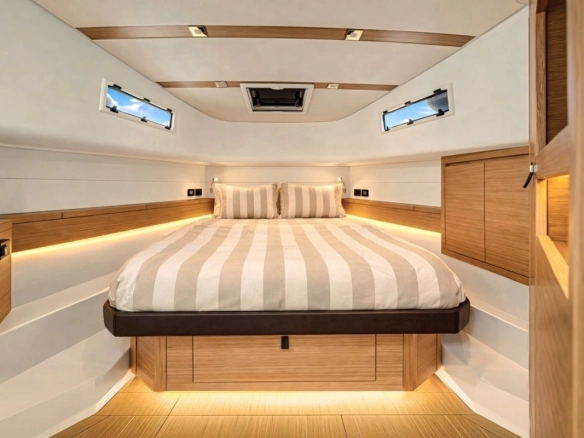 Cabin of charter yacht Pardo 43 Loulou