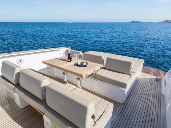 Charter yacht Pardo 43 Loulou