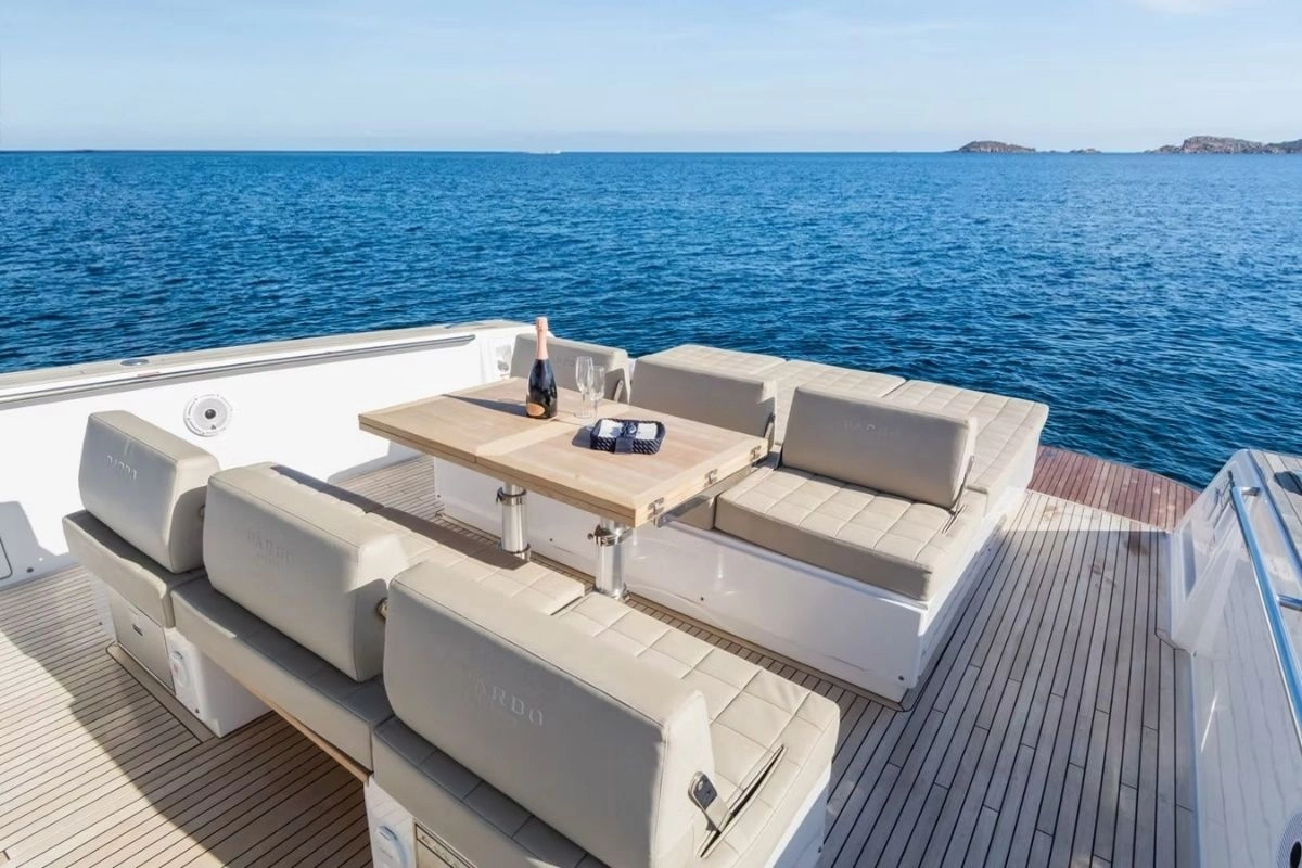 Charter yacht Pardo 43 Loulou