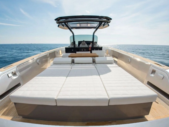 Charter yacht Pardo 43 Loulou