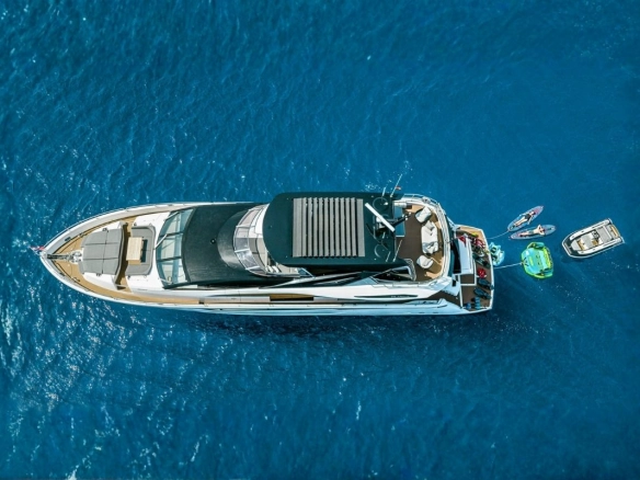 Motor yacht Sunseeker 88 Junior in Mallorca