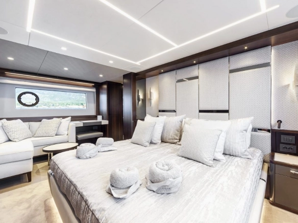 Guest suite of Sunseeker 88 Junior